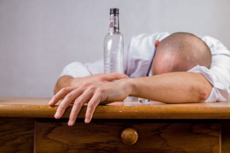 My Spouse Has a Drinking Problem, What Do I Do?: 8 Tips for Helping an Alcoholic