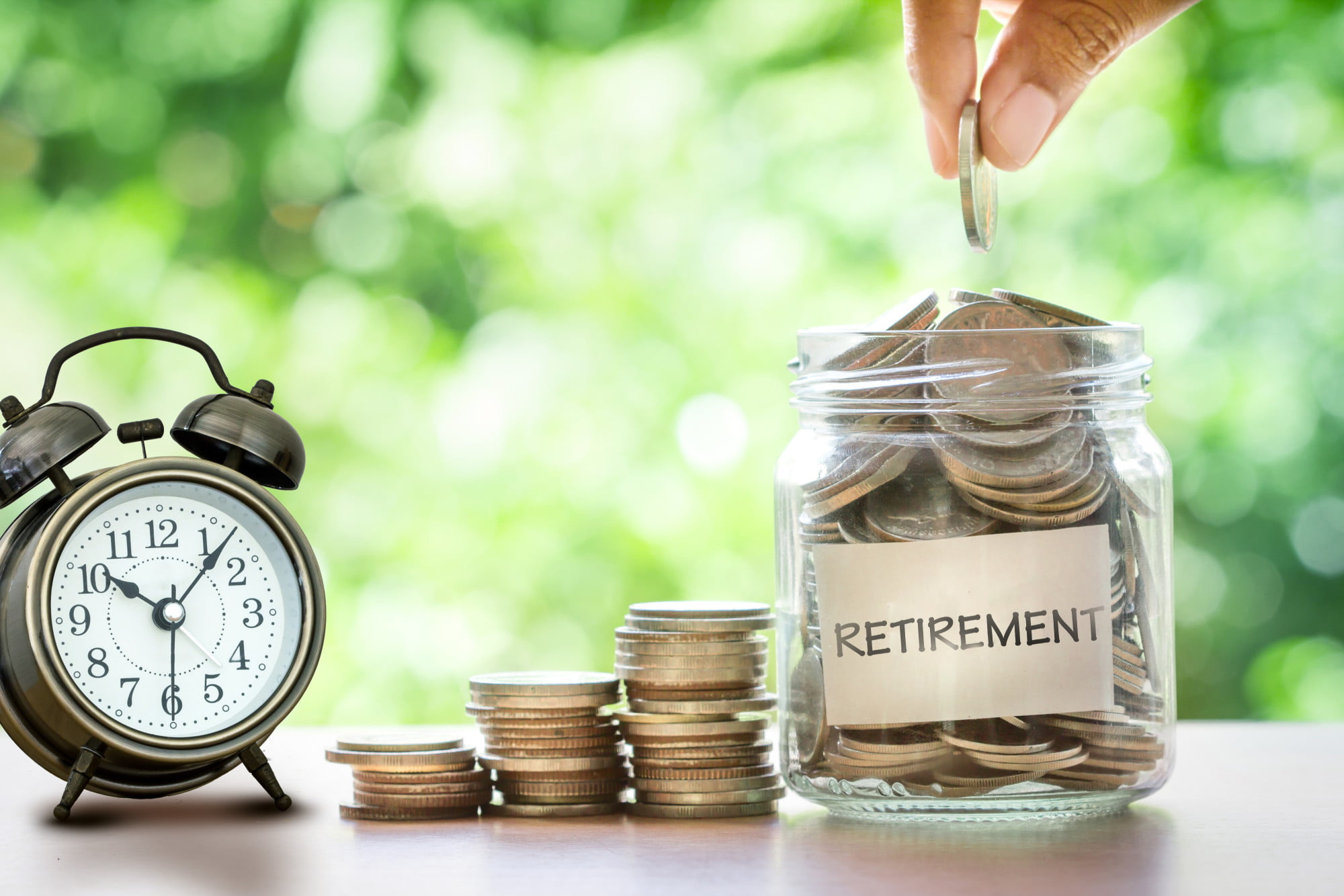 Early retirement is possible. Yes, even for you if you take all the right steps. Read on to discover expert tips to retire early here.