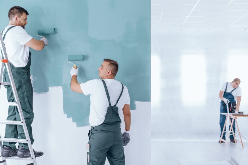 Finding the right professionals for a painting project requires knowing your options. Here are factors to consider when hiring residential painting services.