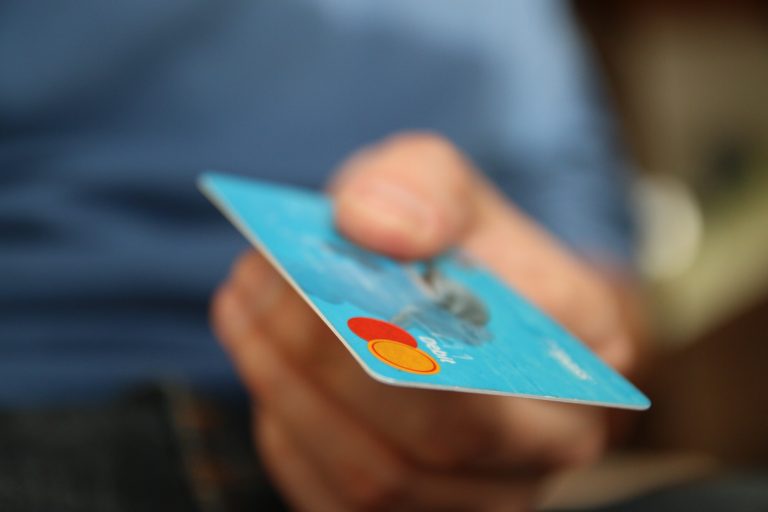 How to Choose the Best First-Time Credit Card for 2022