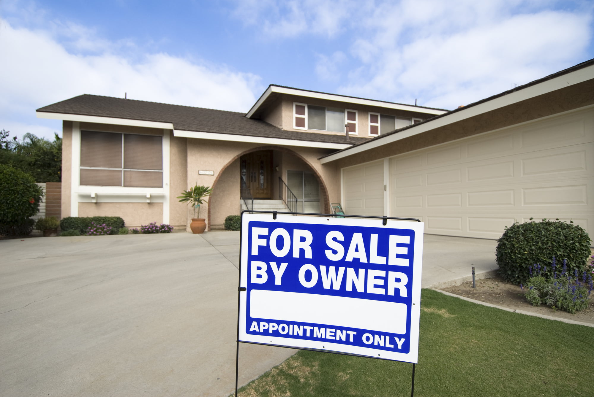 Are you puzzled over the fastest, most profitable way to sell your home? Find out the pros and cons of FSBO vs realtor home sales here.