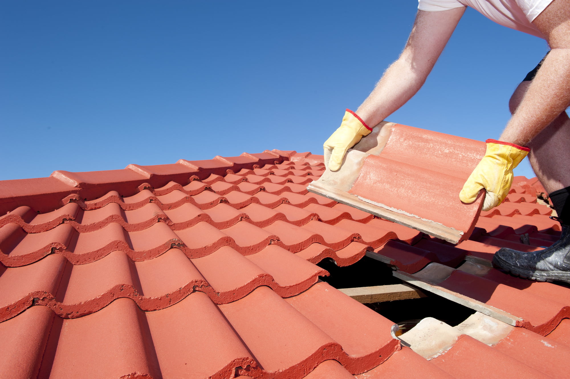Is it time you got a new roof? Here are four of the most worrying signs it's time for you to invest in a replacement roof.