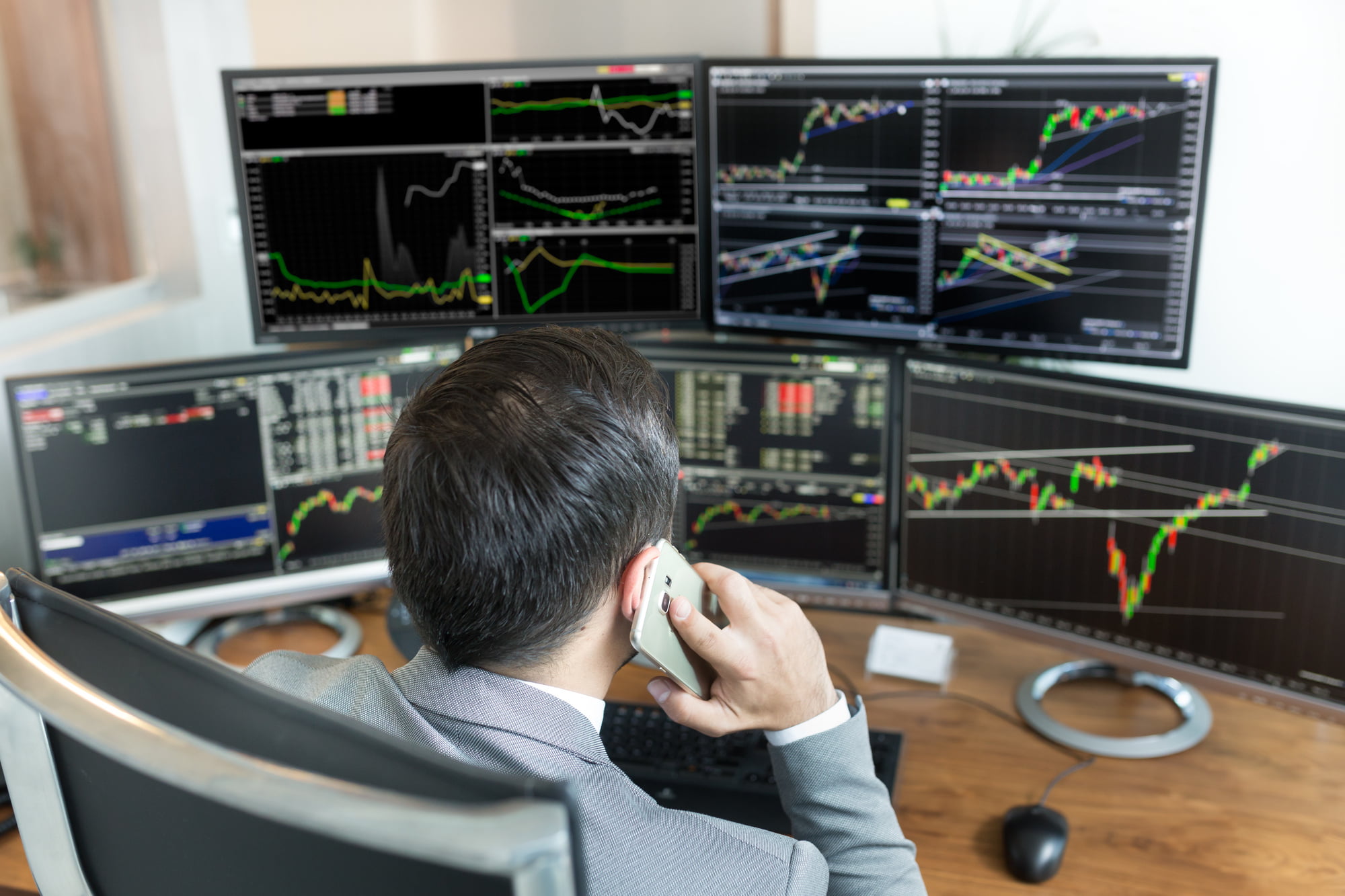 If you're new to the world of investing, explore these essential day trading strategies and tips to maximize the profits that are crucial for success.