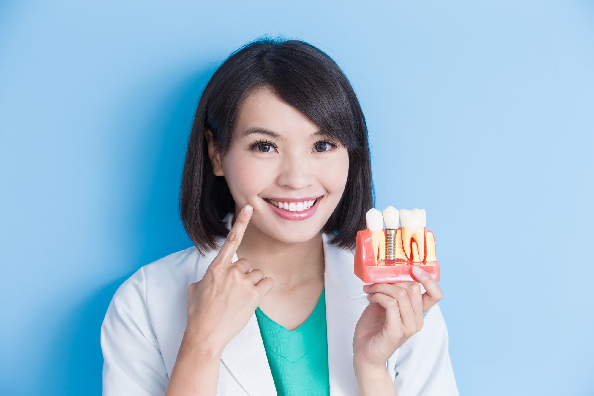 Getting dental implants can be the life change that you've been looking for. Click here for five things to consider before getting dental implants.