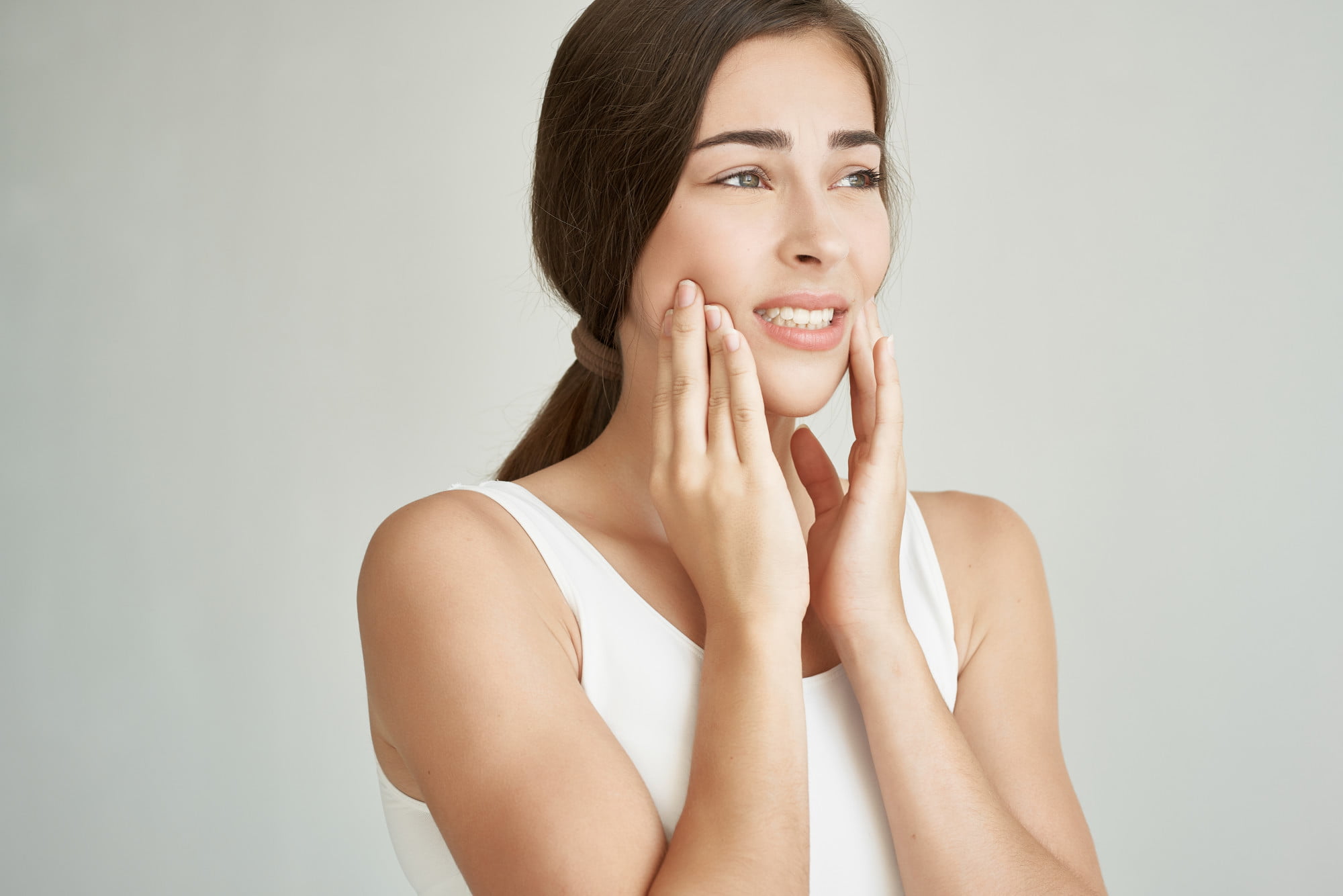 Are you wondering if your jaw clicking is a sign of TMJ? In this article we discuss if you have TMJ jaw clicking, so keep reading.