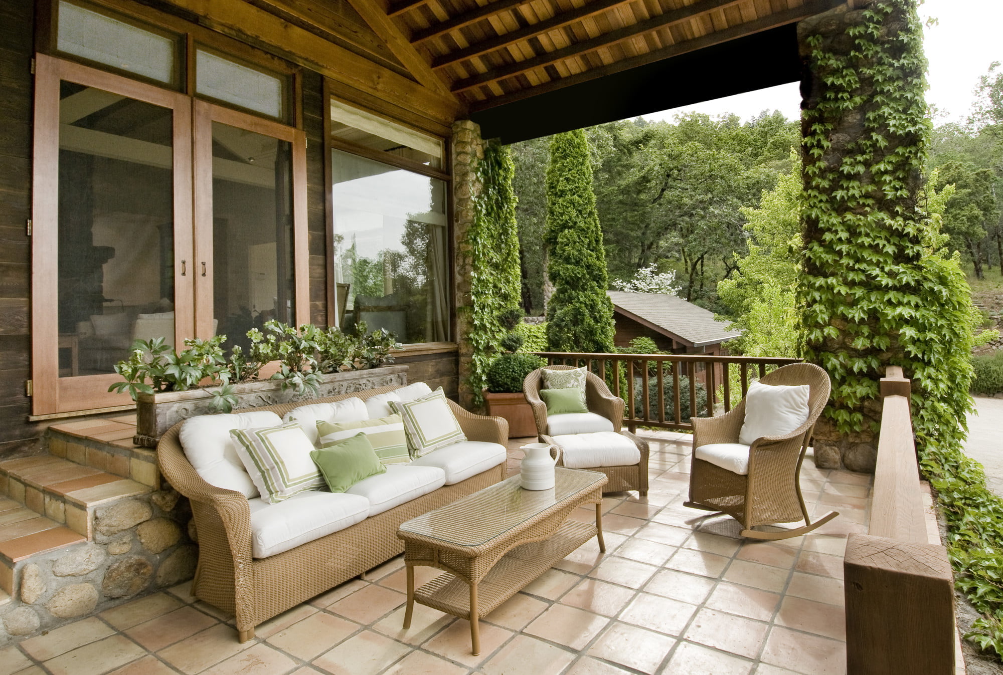 Want to upgrade your patio but aren't sure where to begin? Then keep reading as we give you five great ideas for a patio remodel for a fresh new look.