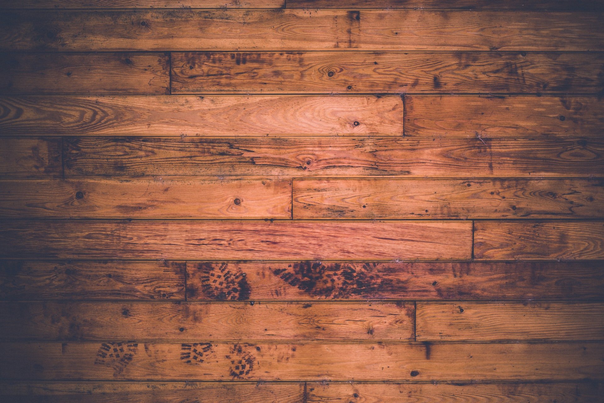 What Are the Common Characteristics of an Ipe Wood Tile?