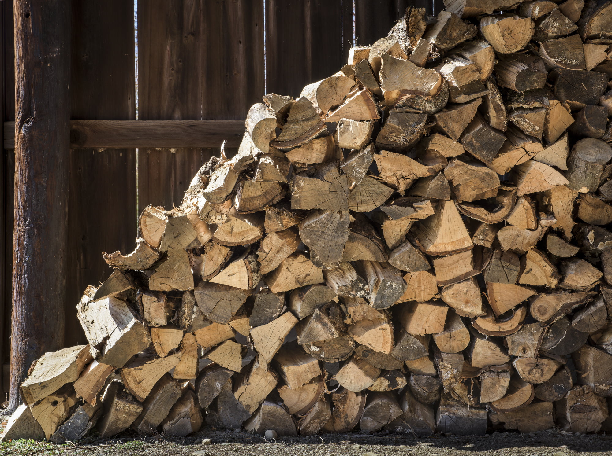 A lot can go wrong when it comes to firewood storage. Lets us help you. Read on to discover the dos and don'ts of storing firewood here.