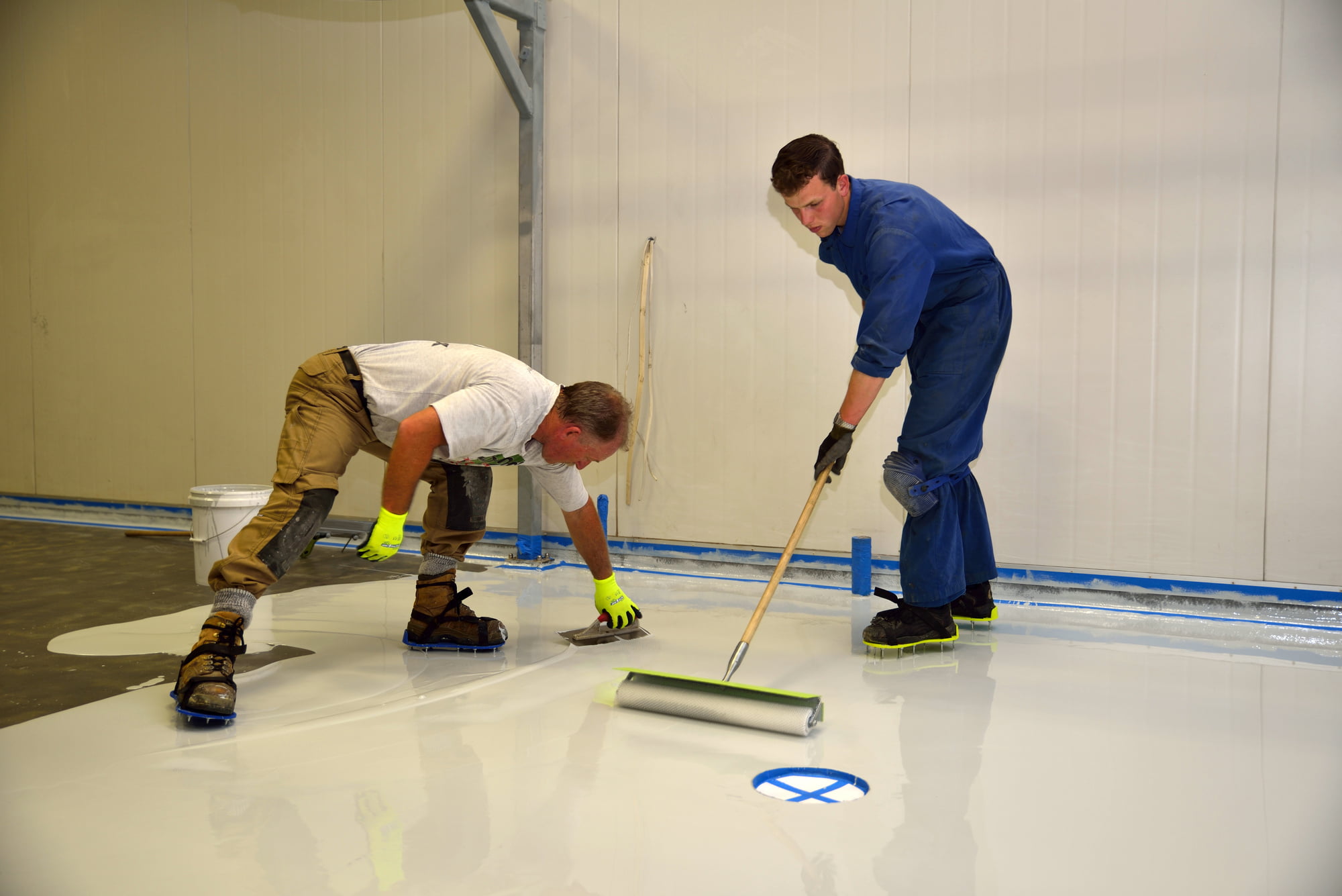 Epoxy floor installation near me: Do you want to know how to choose the right flooring contractor? Read on to learn how to make the right choice.