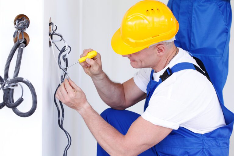 Emergency Electricians Near Me: How To Choose the Right One