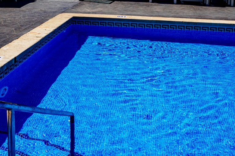 How to Choose the Right Pool Equipment Repair Professional