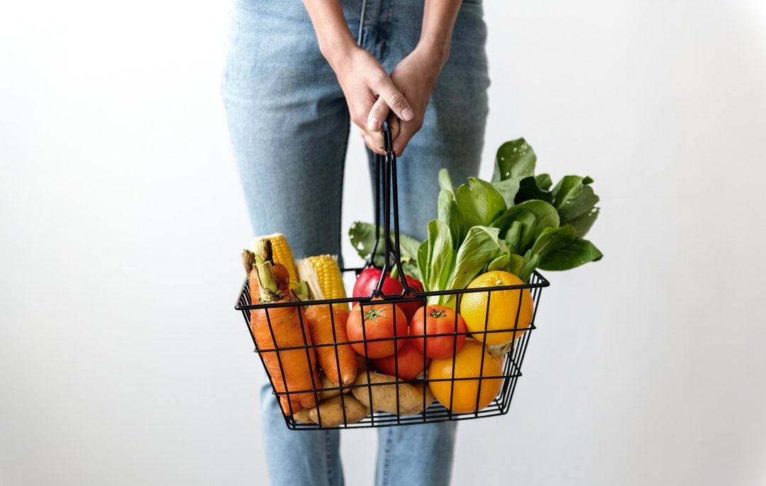 It is no secret that groceries are a big expense. Let us help you out with this quick tips and tricks on how to save money on groceries.