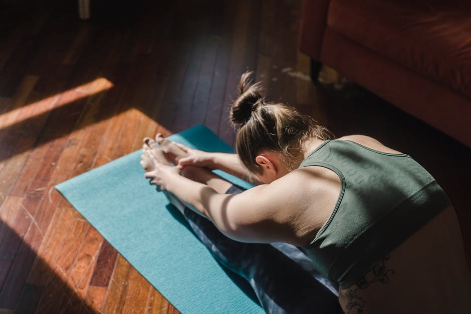 If you suffer lower back pain, a few sciatic nerve stretches may help you feel better. Learn about the best stretches in this guide.