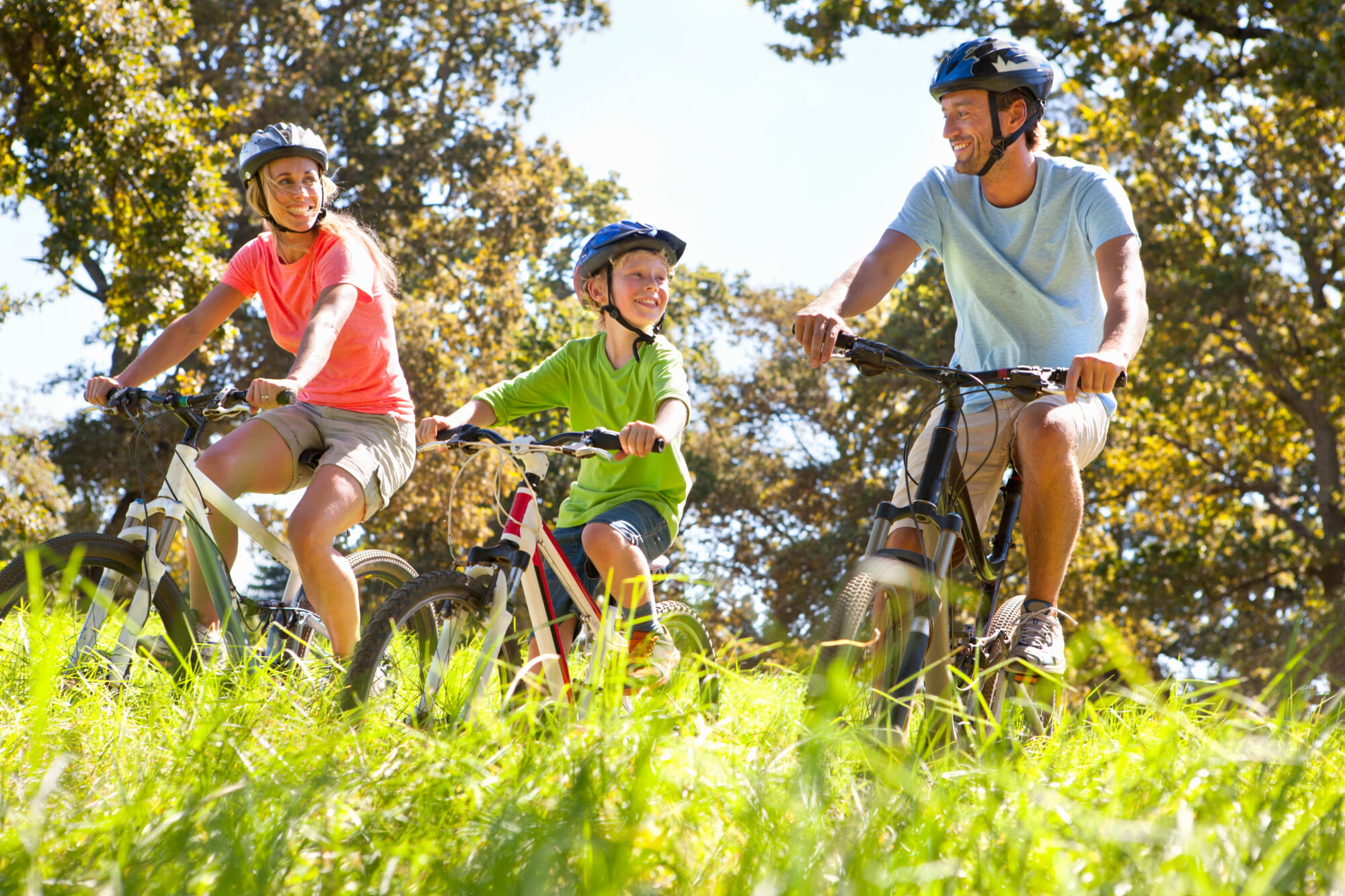 Is your family long overdue for some quality time? Discover five fun family bonding activities that are perfect for summer.