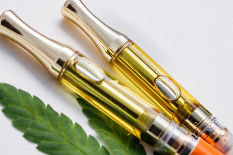 The Benefits of Using a Cannabis Vape: A Healthier and More Discreet Option